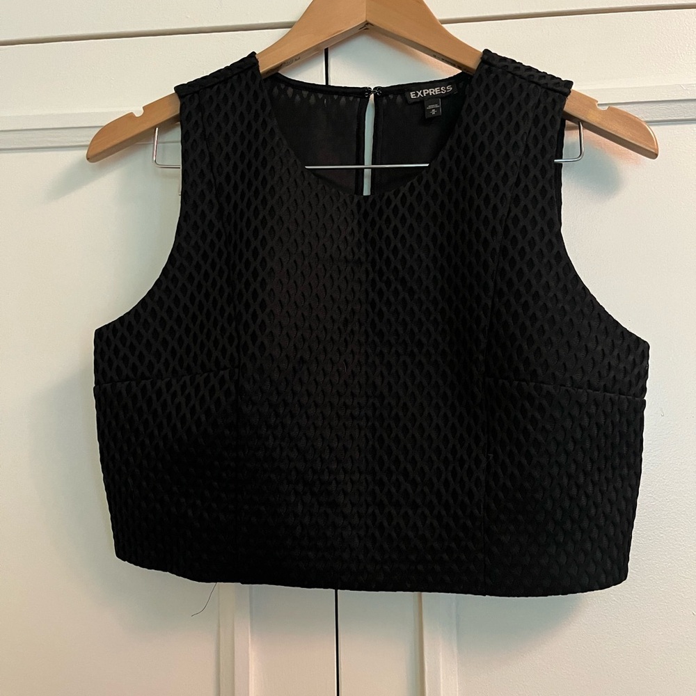 Express Mesh Honeycomb Cropped Black Top size medium